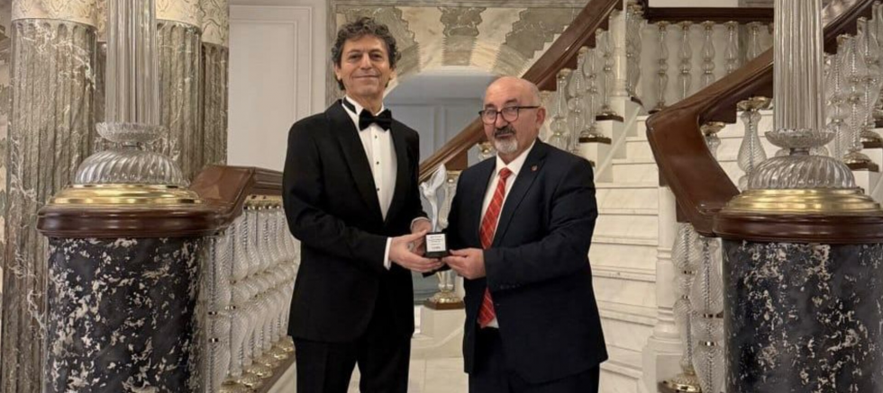 Akif Manaf’a Bir Barış Ödülü Daha: Dünyaca Ünlü Yazar Egeyön Barış Ödülünü Aldı - GÜNDEM - İnternetin Ajansı